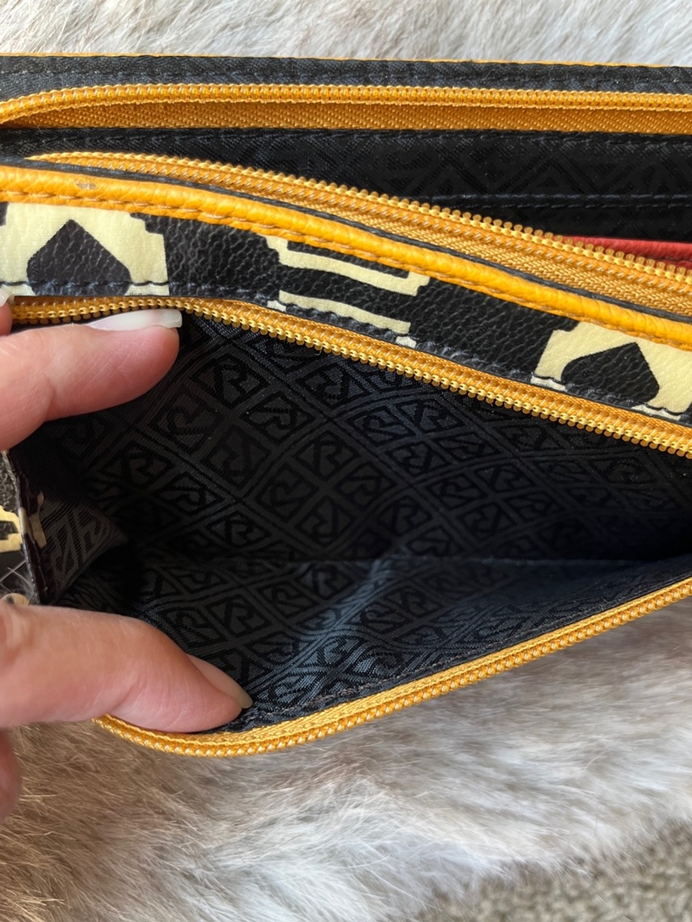 Relic L-Zip Wallet - Picture 6 of 13